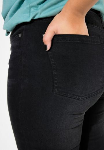 Короткие джинсы