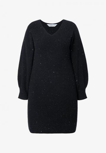 Вязаное платье