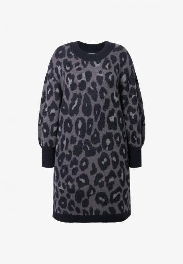 Вязаное платье