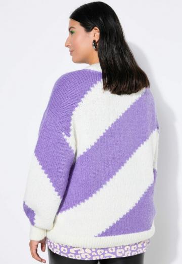 Пуловер в полоску