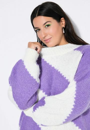 Пуловер в полоску