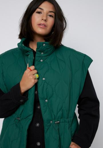 Длинный жилет