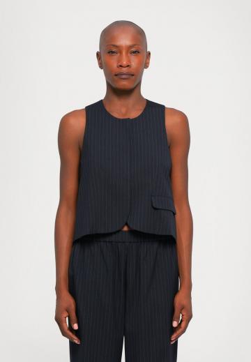 Короткая куртка