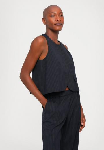 Короткая куртка