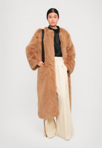 Шерстяное пальто