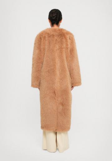 Шерстяное пальто