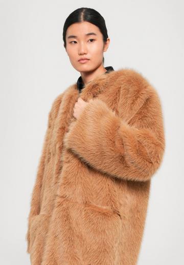 Шерстяное пальто