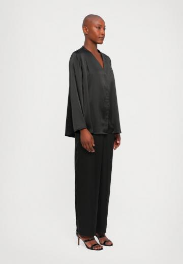 Атласная блузка