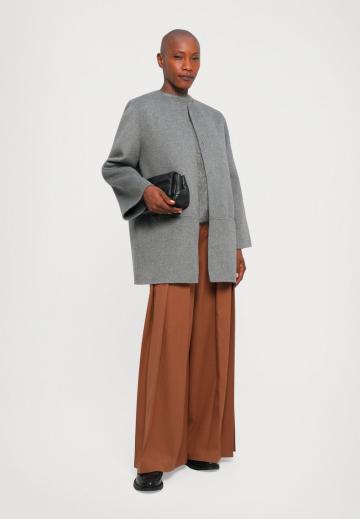 Короткое пальто