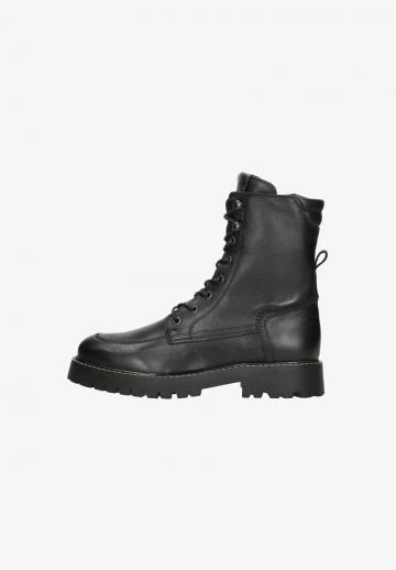Ботинки на шнуровке