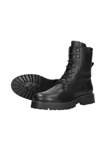 Ботинки на шнуровке