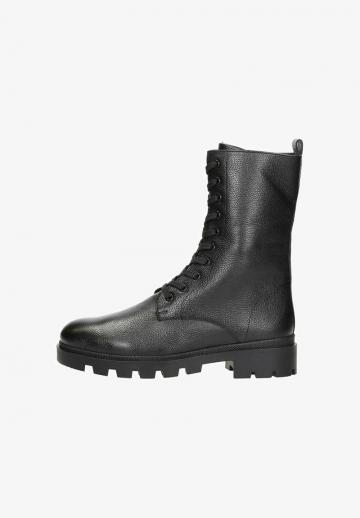 Ботинки на шнуровке