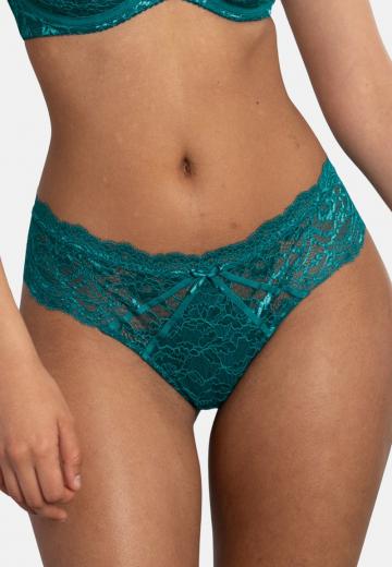 Трусы на бедрах