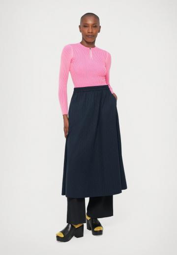 Пуловер в полоску