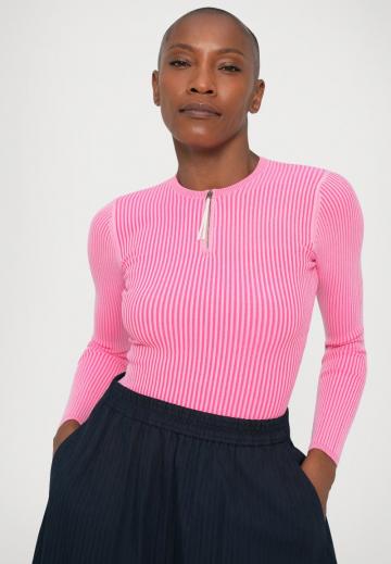 Пуловер в полоску