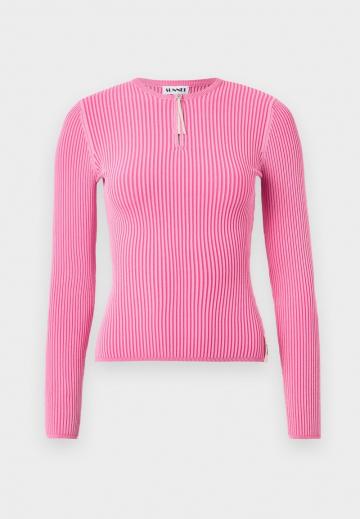 Пуловер в полоску