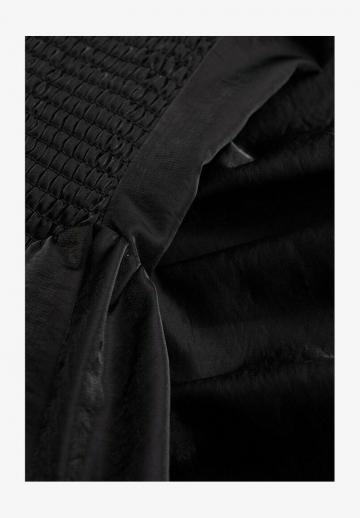 Платье без бретелек