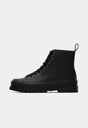 Ботинки на шнуровке