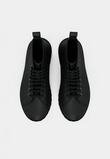 Ботинки на шнуровке