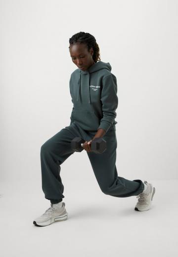 Спортивная толстовка