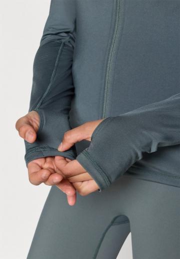 Спортивная толстовка