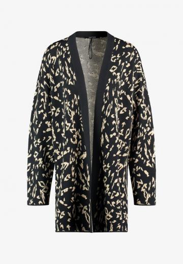 Жаккардовая вязаная кофта