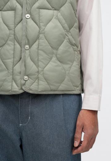 Пуховой жилет