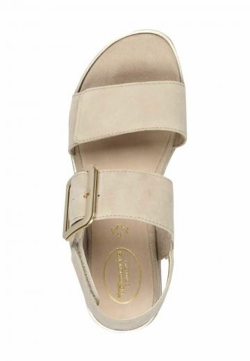 Босоножки на танкетке