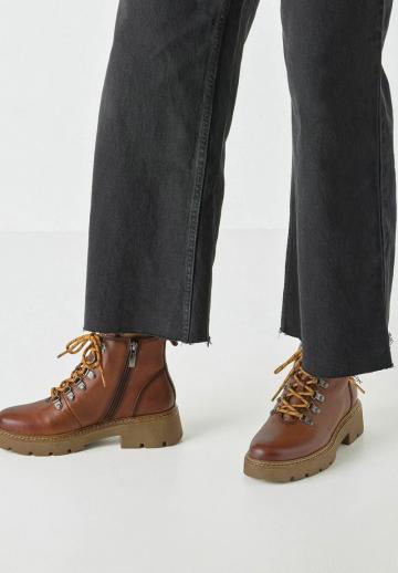 Ботинки на шнуровке