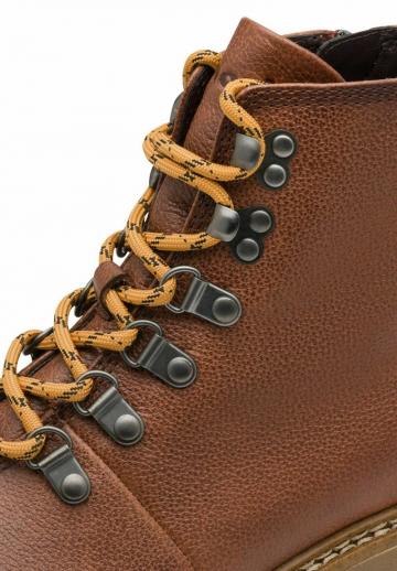 Ботинки на шнуровке