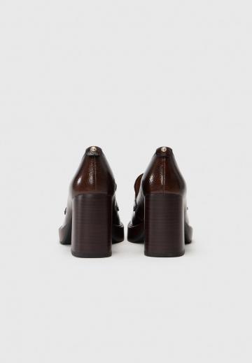 Туфли с высоким носом