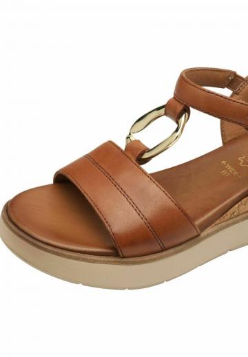 Босоножки на танкетке