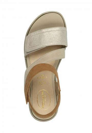 Босоножки на танкетке