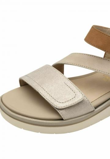 Босоножки на танкетке