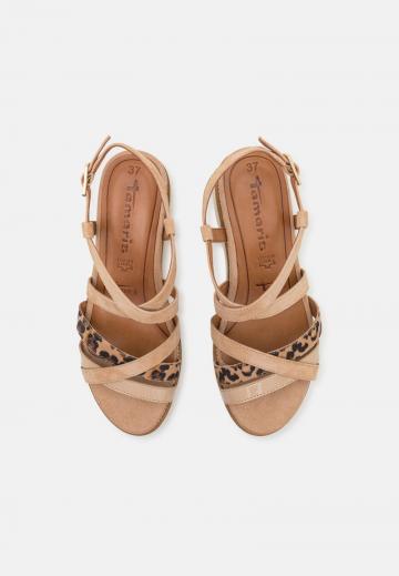 Босоножки на танкетке