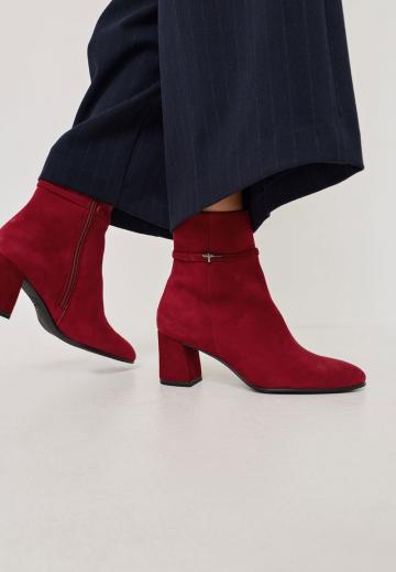 Сапожки на танкетке