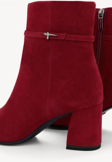 Сапожки на танкетке