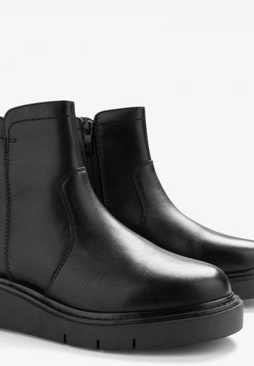 Сапожки на танкетке