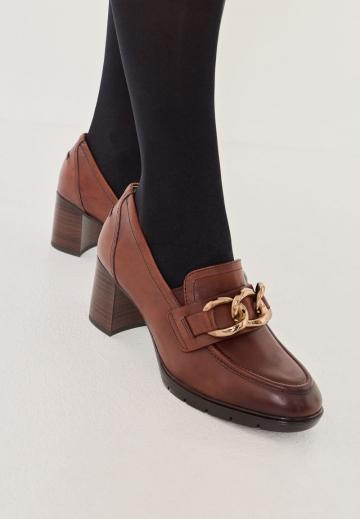 Туфли с высоким носом