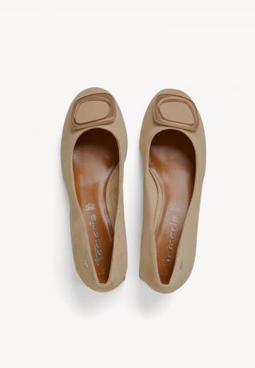 Туфли с высоким носом