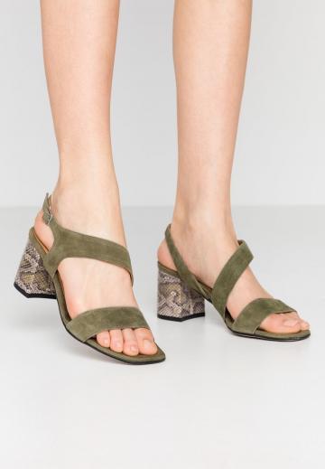 Гандбольные кроссовки