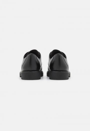 Гандбольные кроссовки