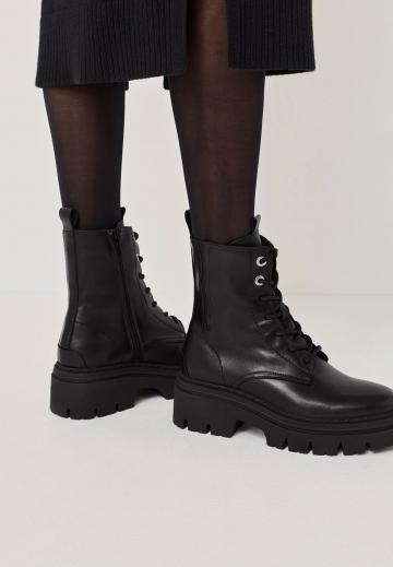 Ботинки на шнуровке