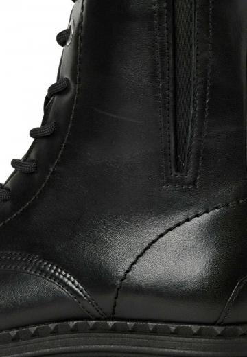 Ботинки на шнуровке