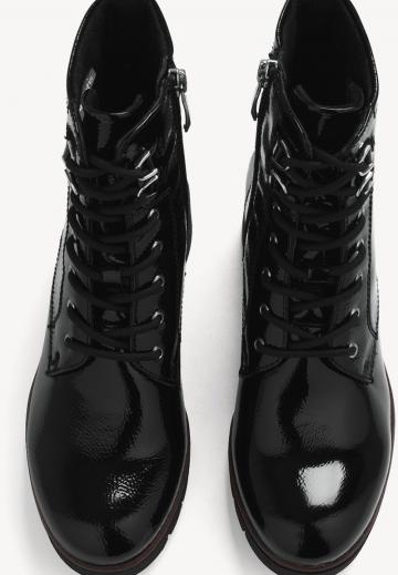 Ботинки на шнуровке