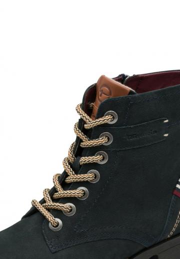 Ботинки на шнуровке