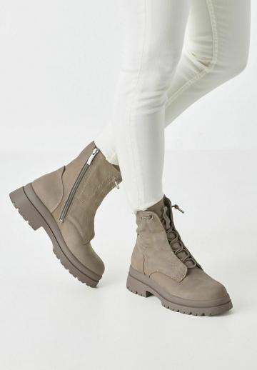 Ботинки на шнуровке