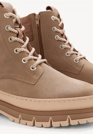 Ботинки на шнуровке