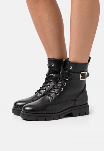 Ботинки на шнуровке