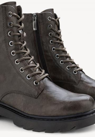 Ботинки на шнуровке